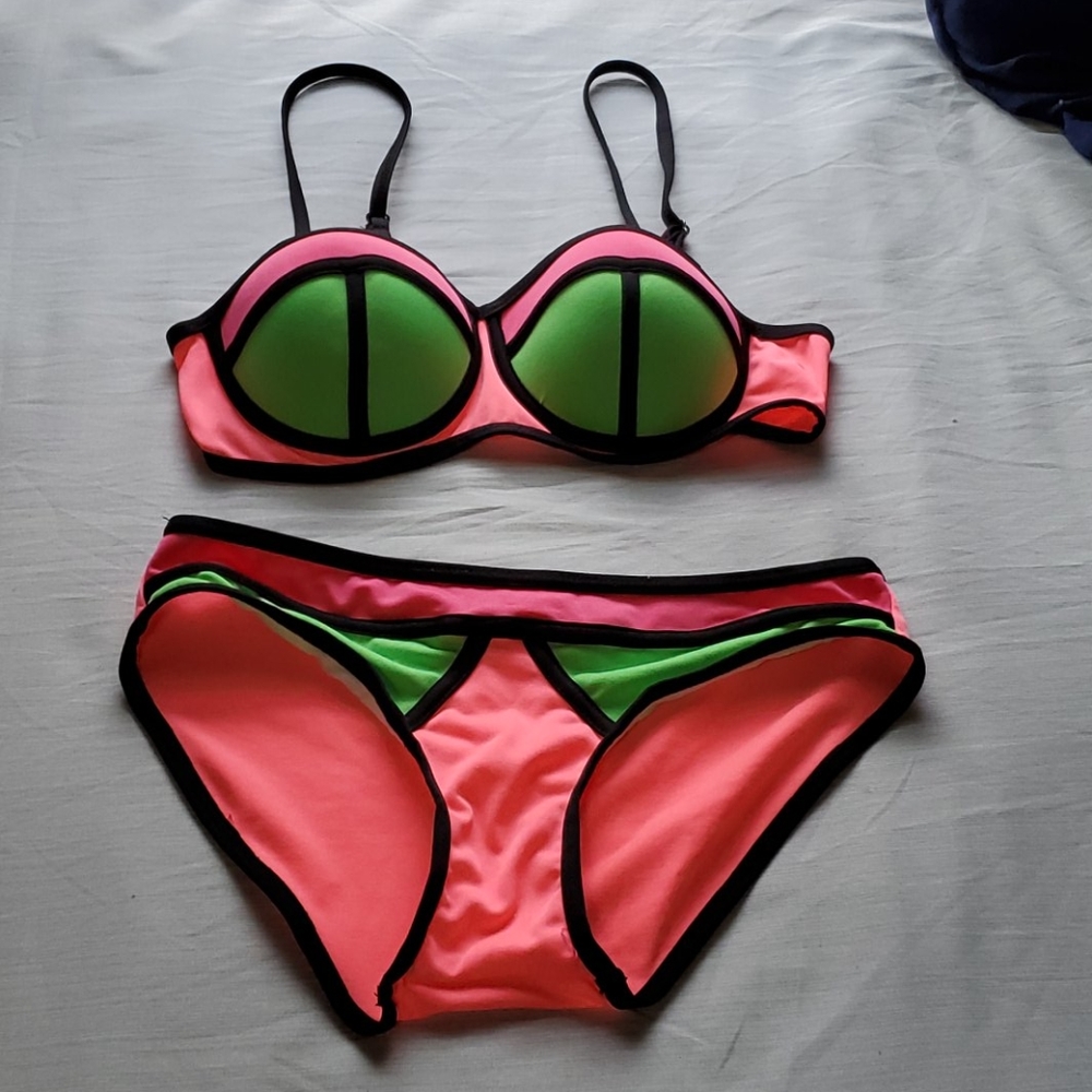 W2MIAMI NEON COLORED BIKINI SET SIZE MEDIUM